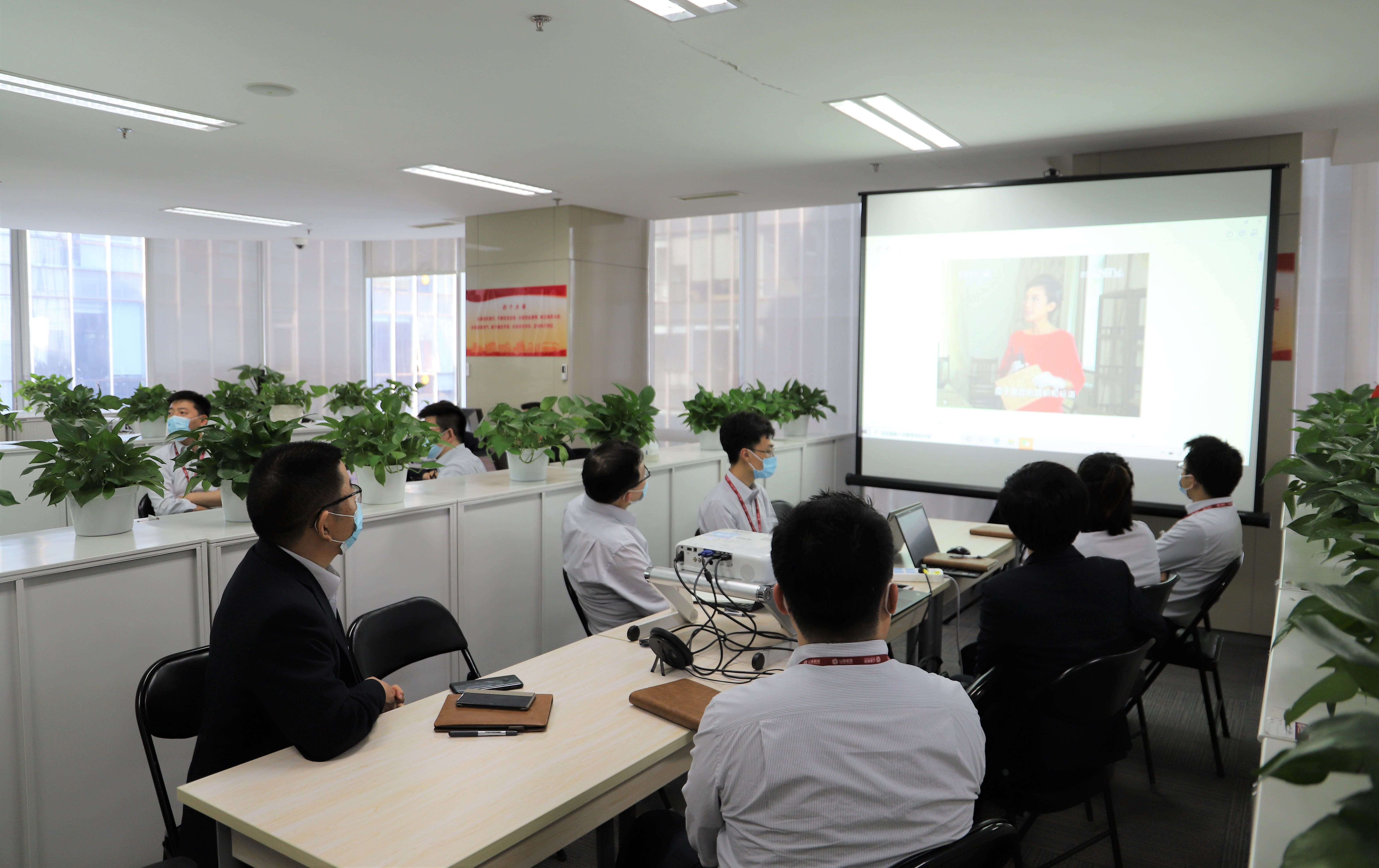 財務黨小組-web.jpg 財務黨小組-web.jpg